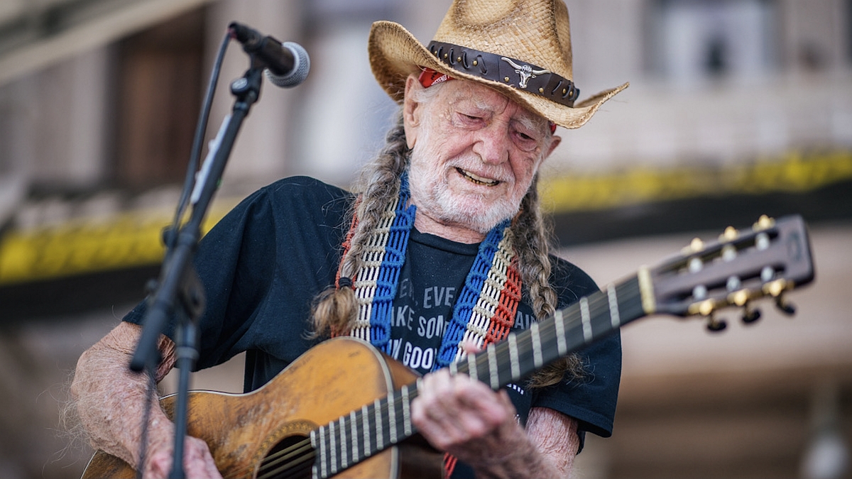 Willie Nelson “Not Feeling Well,” to Miss Beginning of “Outlaw Music Festival Tour”