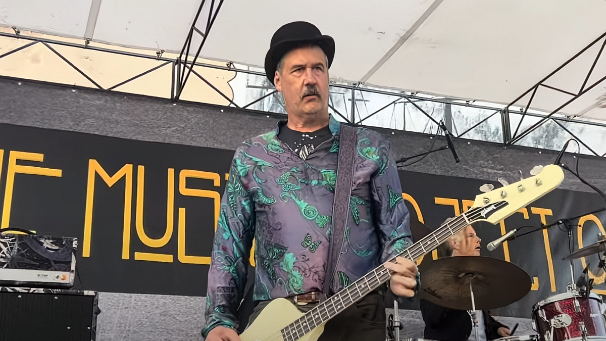 Krist Novoselic Running for President, Covers Nirvana’s Debut Single at Convention: Watch