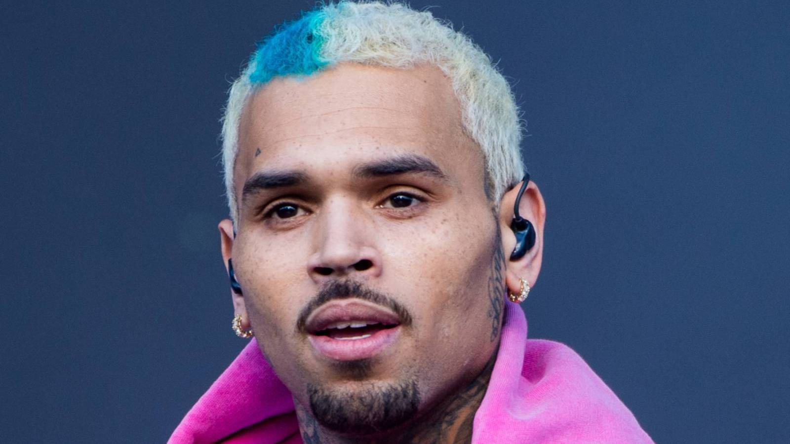 Chris Brown poursuivi pour 65 millions de dollars à la suite d'une bagarre lors d'un concert