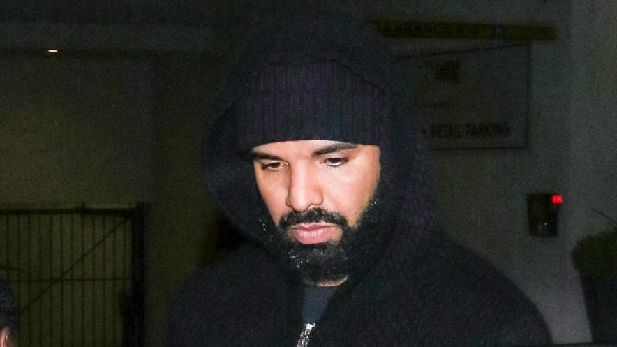 Drake présente « Wah Gwan Delilah » en concert à Toronto : Regardez