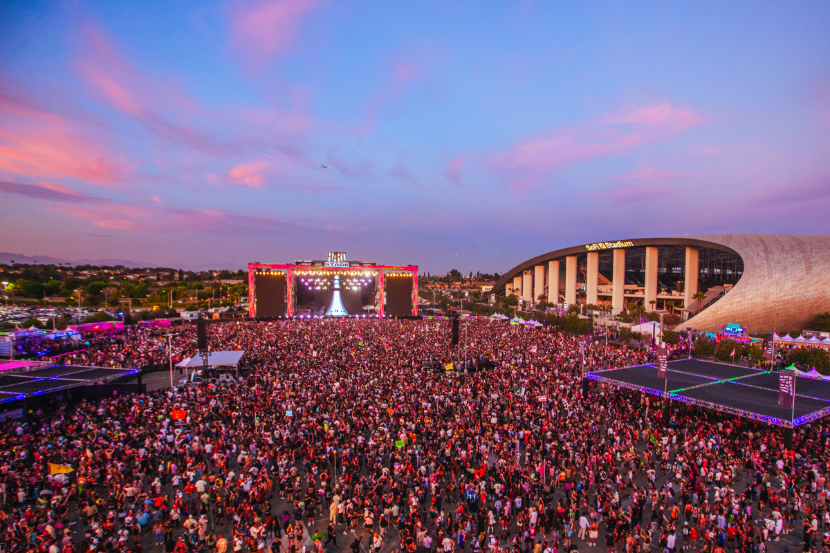 HARD au travail : 10 images présentant les diverses performances de HARD Summer 2024