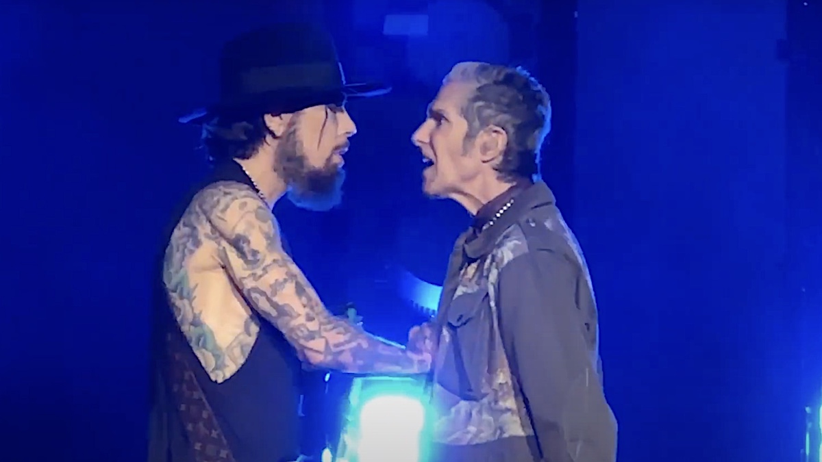 Perry Farrell Punches Dave Navarro Onstage, Abruptly Ending Jane’s Addiction Show: Watch