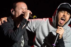 La mère de Chester Bennington critique Linkin Park pour son nouveau chanteur