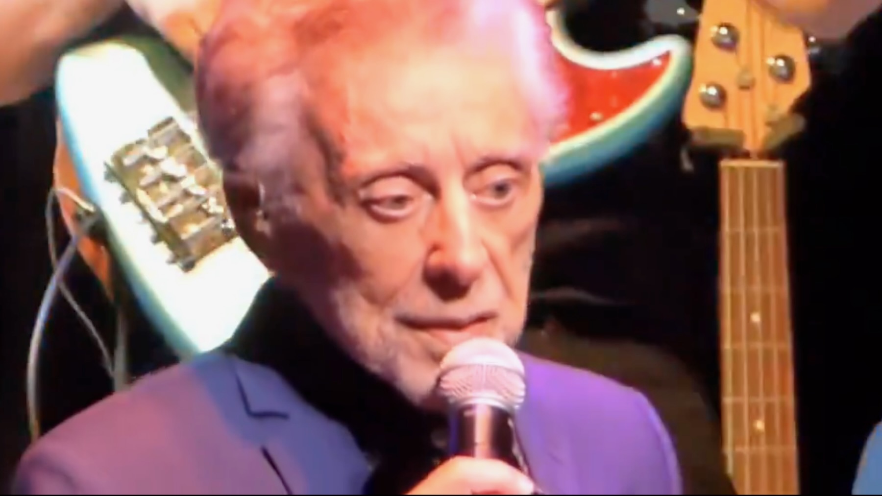 Les vidéos de Frankie Valli en synchronisation labiale deviennent virales, Spark Concern