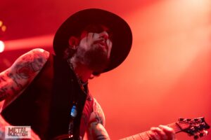 DAVE NAVARRO n'a pas beaucoup confiance dans le fait que JANE'S ADDICTION jouera à nouveau