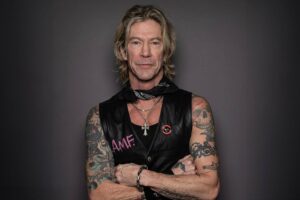 DUFF MCKAGAN sort deux nouveaux morceaux solo, dont une reprise de DAVID BOWIE Classic