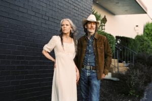 Dans « Woodland », Gillian Welch et David Rawlings se reconstruisent après le désastre : NPR