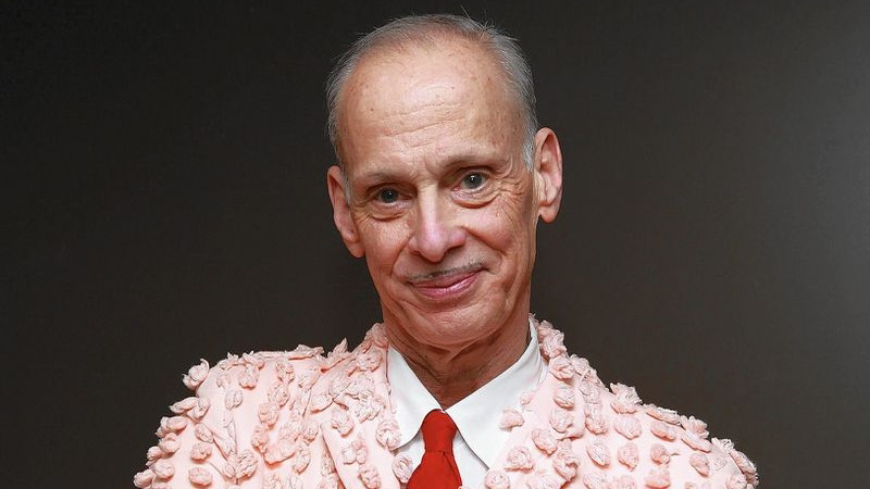 John Waters reprendra « Jingle Bells » avant sa tournée de Noël