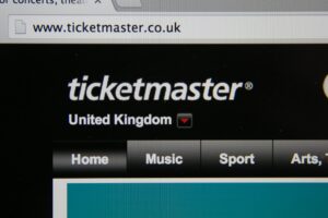 La « tarification dynamique » de Ticketmaster fait l'objet d'une enquête britannique sur les ventes de billets d'Oasis : NPR