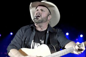 Garth Brooks déclare que le procès pour agression sexuelle est une « extorsion »