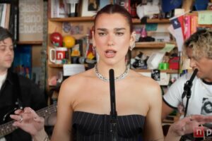 Dua Lipa fait le retour de son petit concert de bureau : regardez