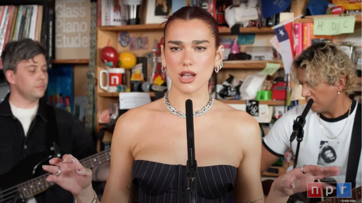 Dua Lipa fait le retour de son petit concert de bureau : regardez