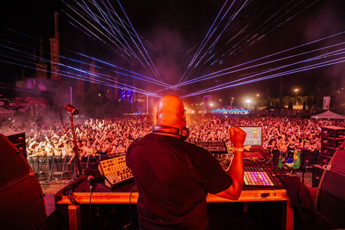 Carl Cox annonce les dates finales de sa tournée pour 2024