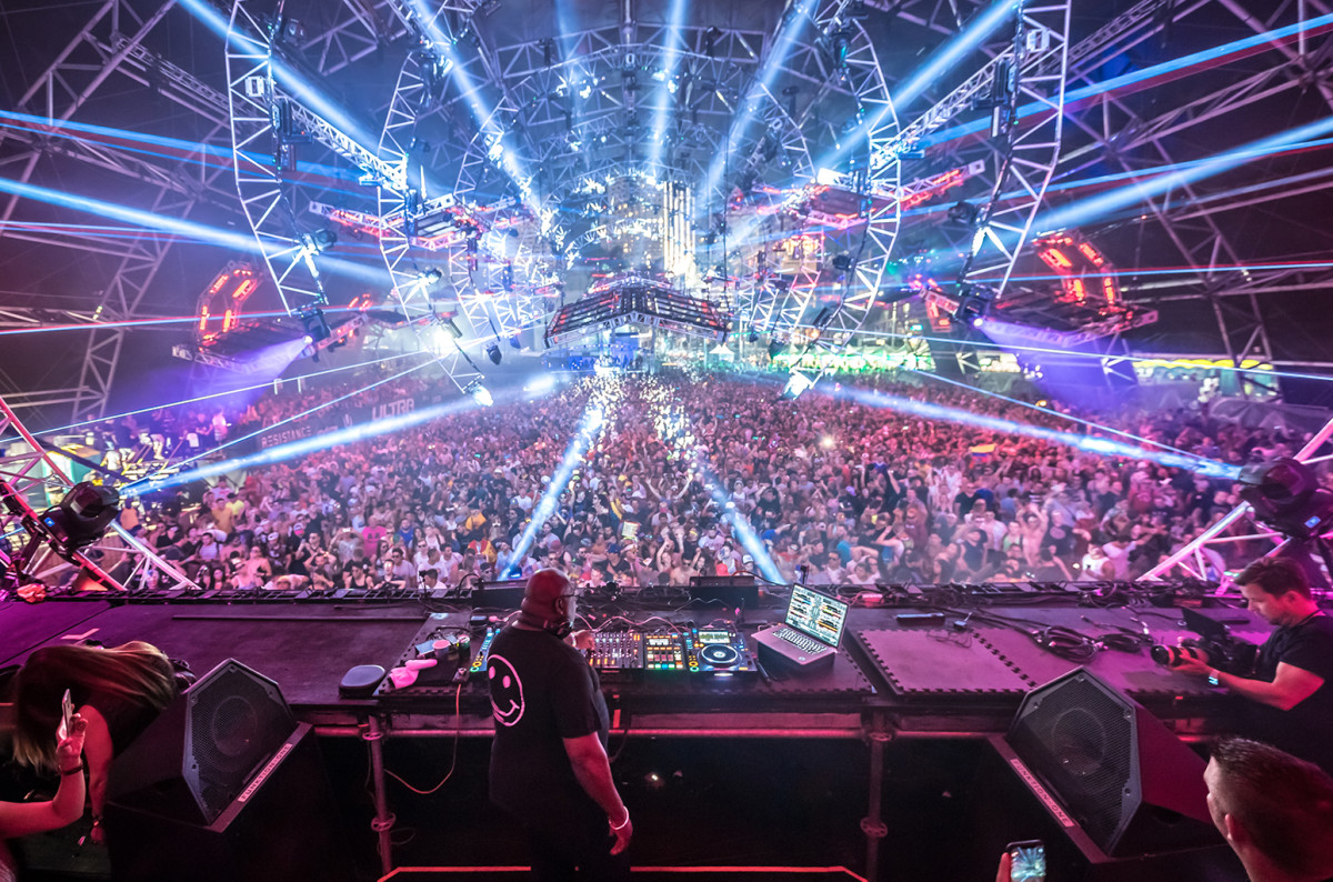 Carl Cox lance un "Du jamais vu" Spectacle en direct à l'Ultra Music Festival 2025