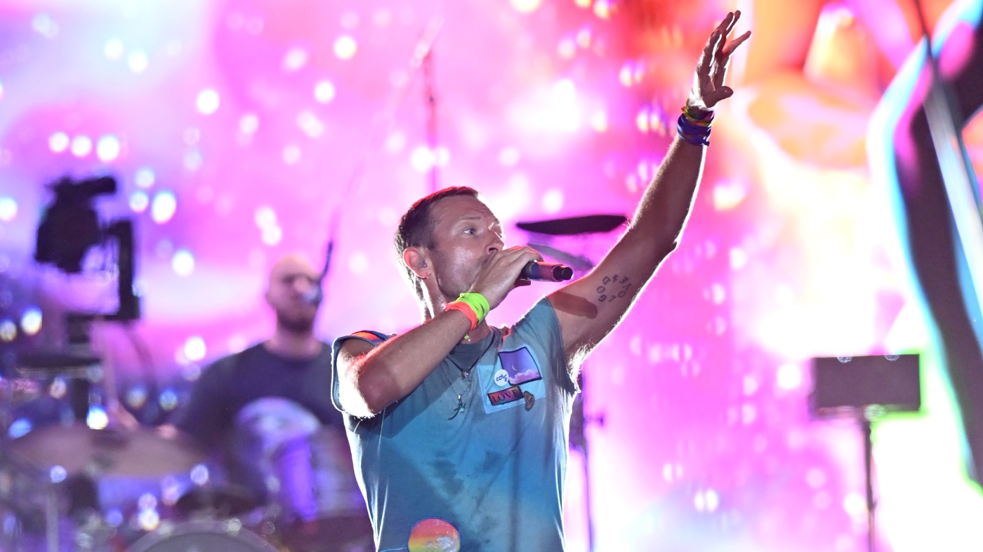 Coldplay en tête du classement des albums, grâce à des ventes à l'ancienne : NPR