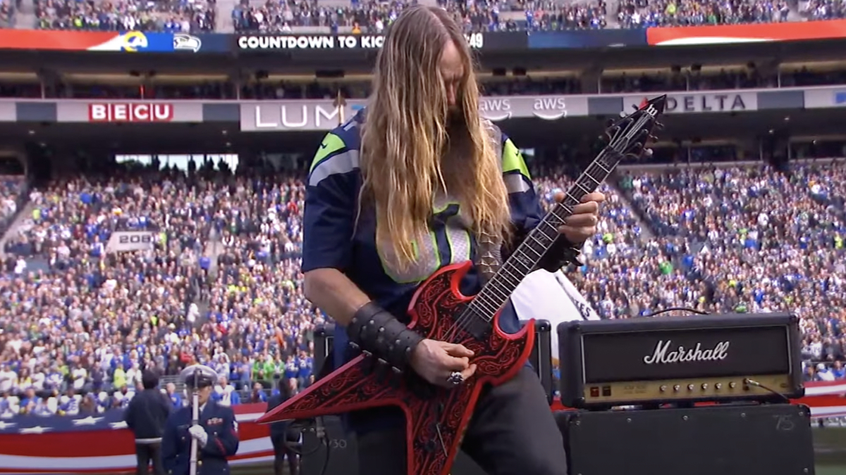 Zakk Wylde interprète l'hymne national avant le match des Seahawks