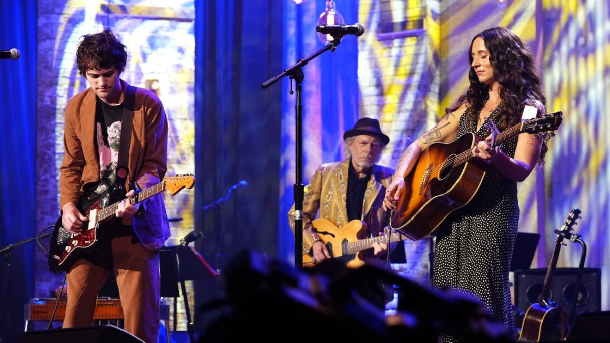 Waxahatchee et MJ Lenderman interprètent "Right Back to It" sur ACL