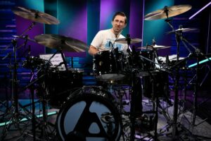 Le batteur essaie d'apprendre sur place l'intégralité du nouvel album de LINKIN PARK