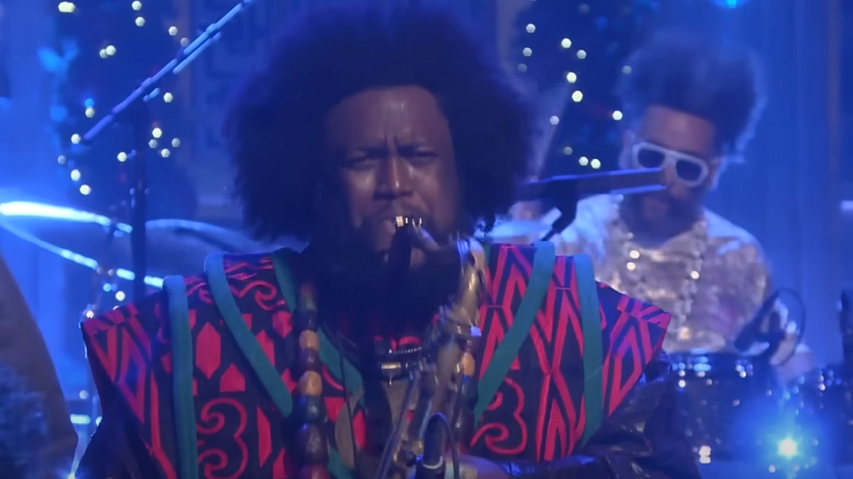 Kamasi Washington écrase la performance de "Lesanu" sur Fallon